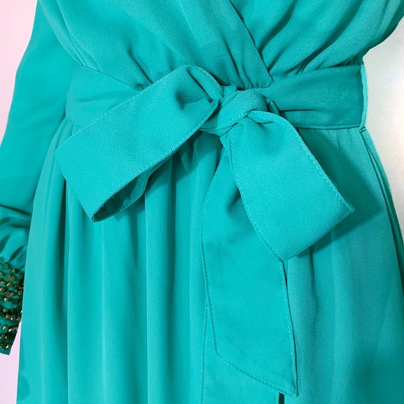 Arden B. Teal Dress w/ Triangle Cutout on Back - Picture 4 of 16